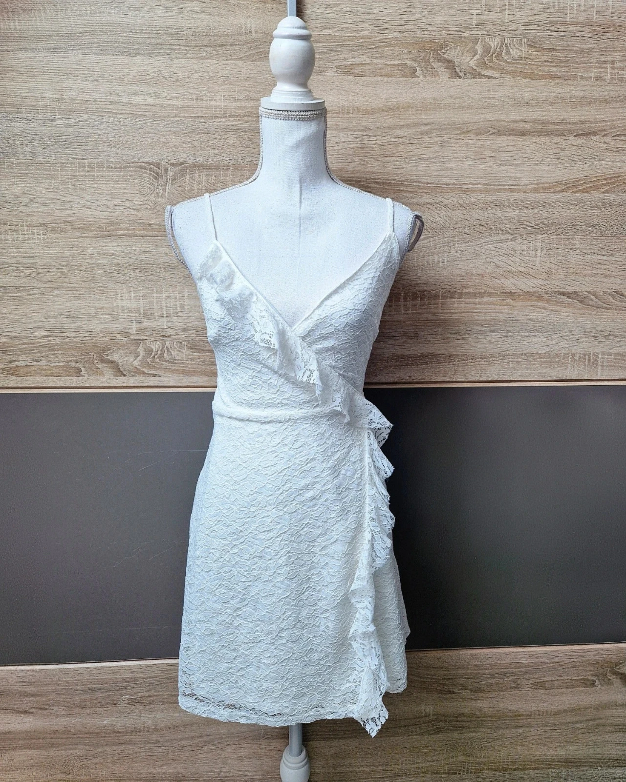 Robe dentelle portefeuille Jennyfer Taille S